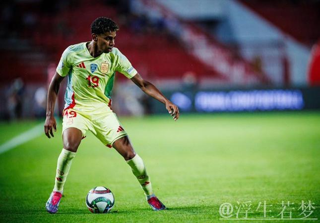 莱万“促使”国家队主帅离任 莱万“促使”国家队主帅离任